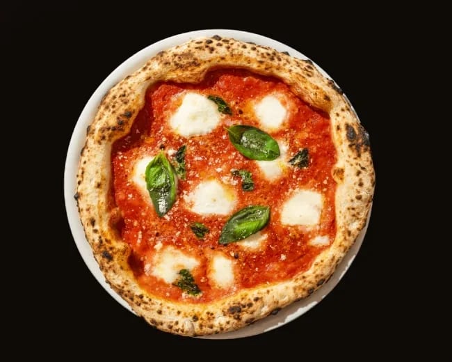 Pizza napolitana artesanal de Infinito Pizzeria en Palma de Mallorca
